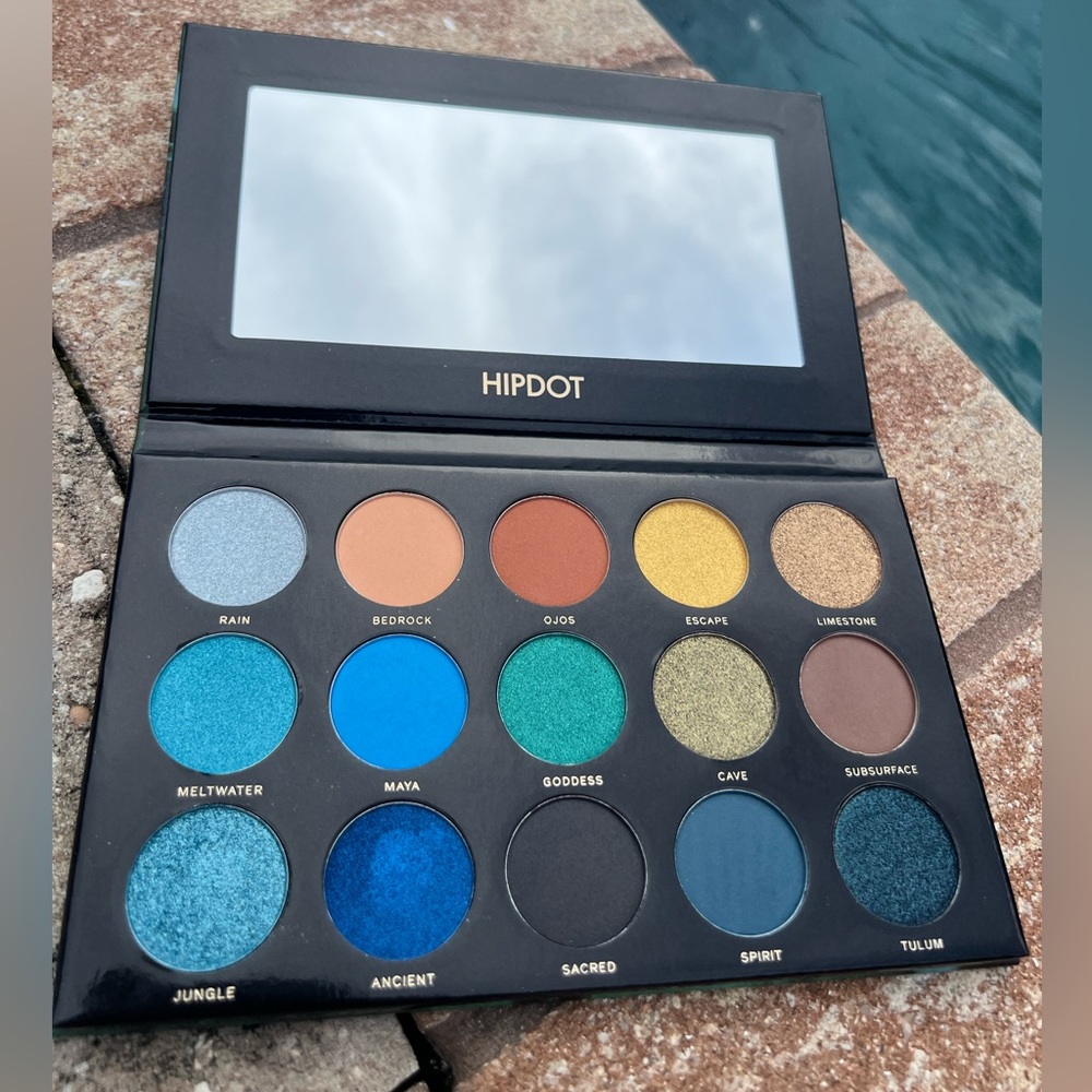 Hipdot ‘Zion and Cenote' eyeshadow palettes - Picture 2 of 4